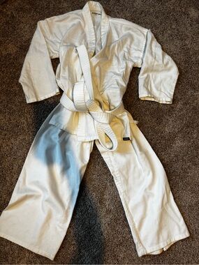 White Karate// Judo Gi Uniform with Belt